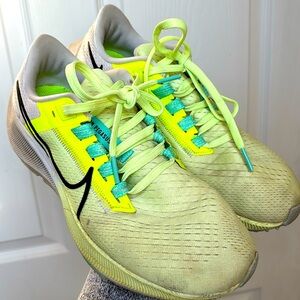 Nike Pegasus 38 athletic shoes women’s size 8 / neon yellow and light grey